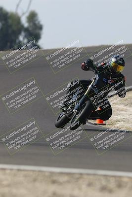 media/Nov-01-2025-TrackDaz (Sat) [[2b4d5192bc]]/B Group/1220pm (Turn 2 Outside)/